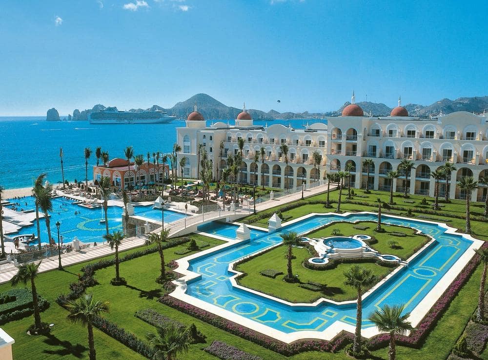 Riu Palace Los Cabos, Beautiful pool area and beach wedding destination Liz Moore destination Weddings. 