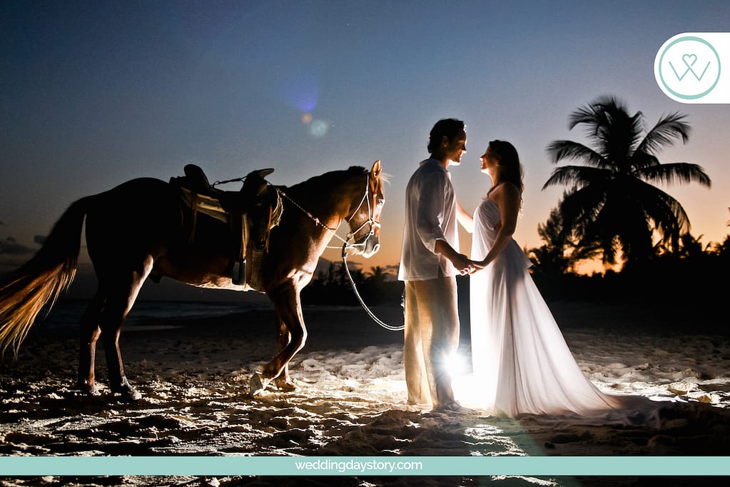 Liz Moore Weddings loves this romantic picture of couple with a horse in Mexico