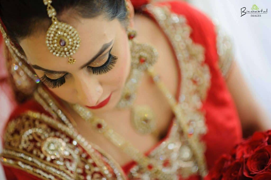  gorgeous picture of a bride on her wedding day 