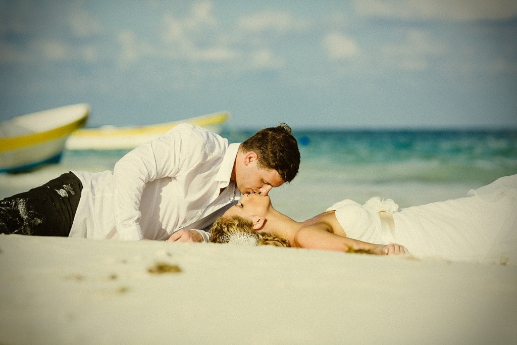 couple kissing on the beach 