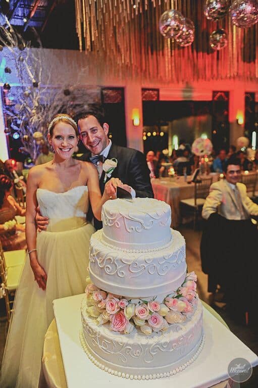  happy couples with wedding cake 