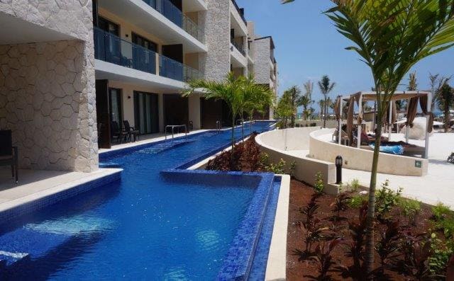 Royalton Cancun Swim out suites that are beautiful