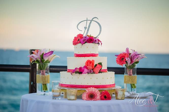  beachside wedding cake with ribbons