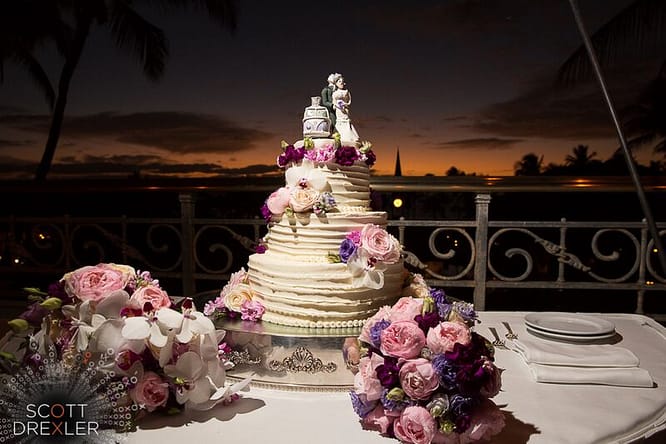  gorgeous wedding cake in Maui
