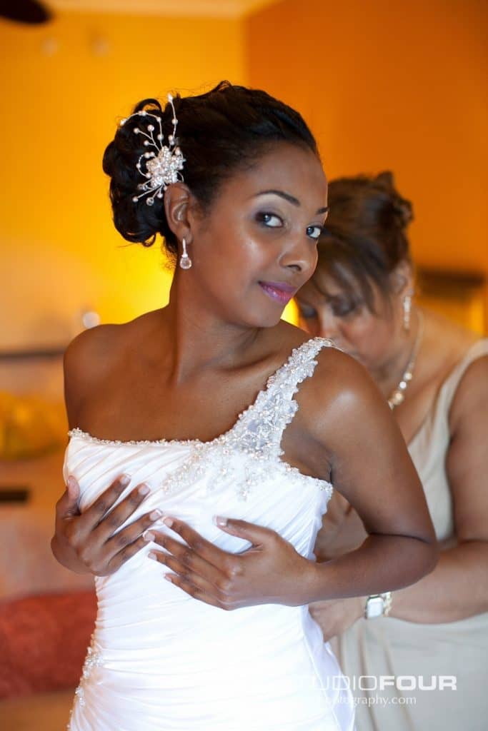 14 StylingTrio Cancun has a beautiful bride display 