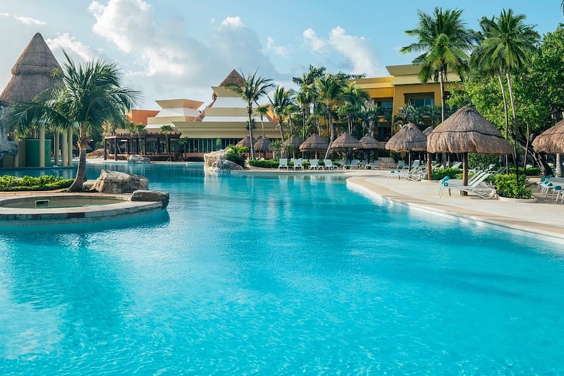Iberostar Selection Paraiso Maya Suites large pool with lazy river