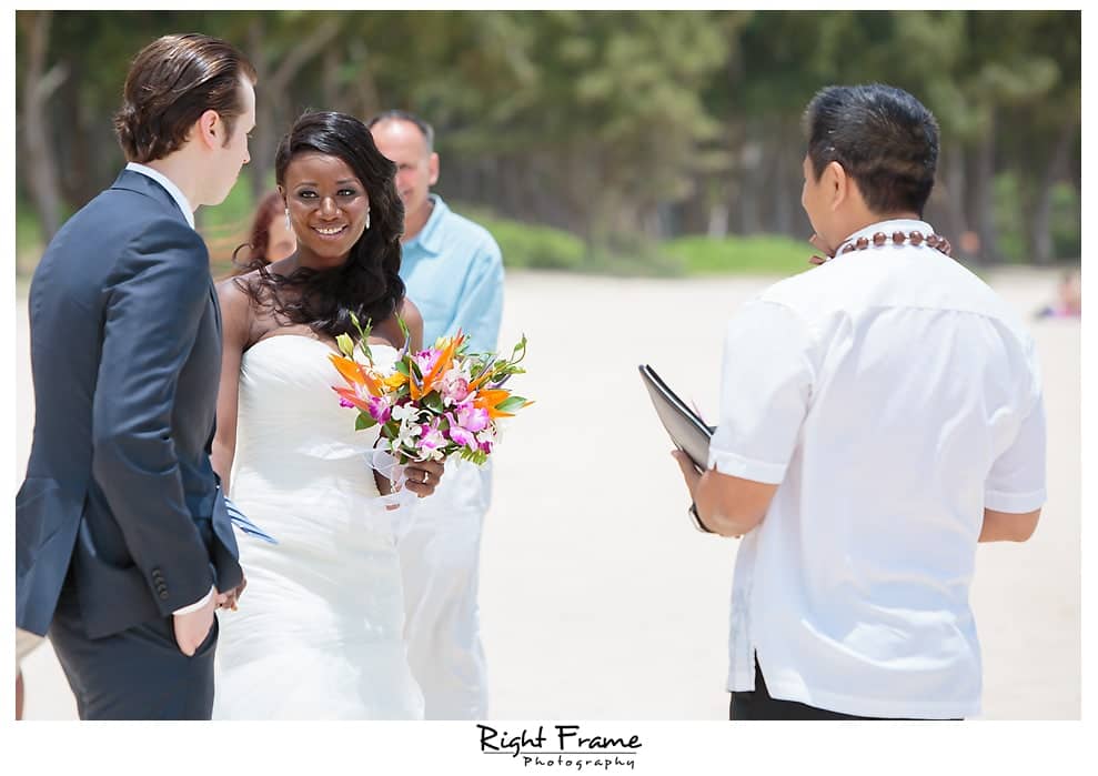 4 Hawaii-Destination-Wedding proposal on beach