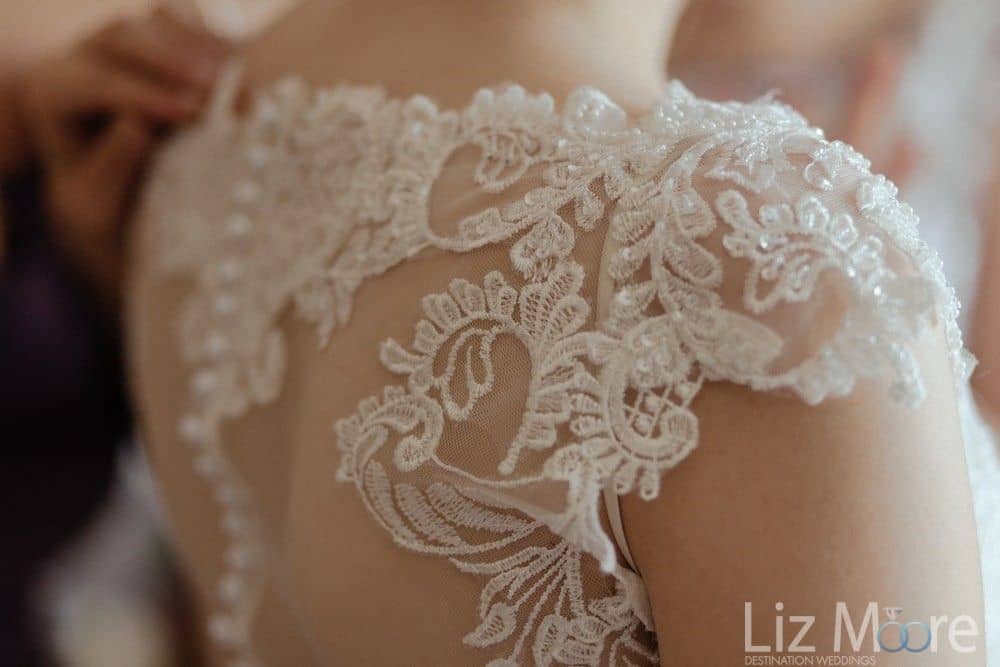 Lace-is-a-perfect-summer-wedding-look. 