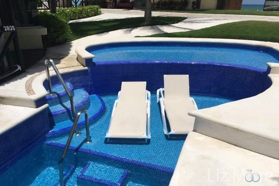 El-Dorado-Casitas-Pool-Lounge-Chairs.jpg