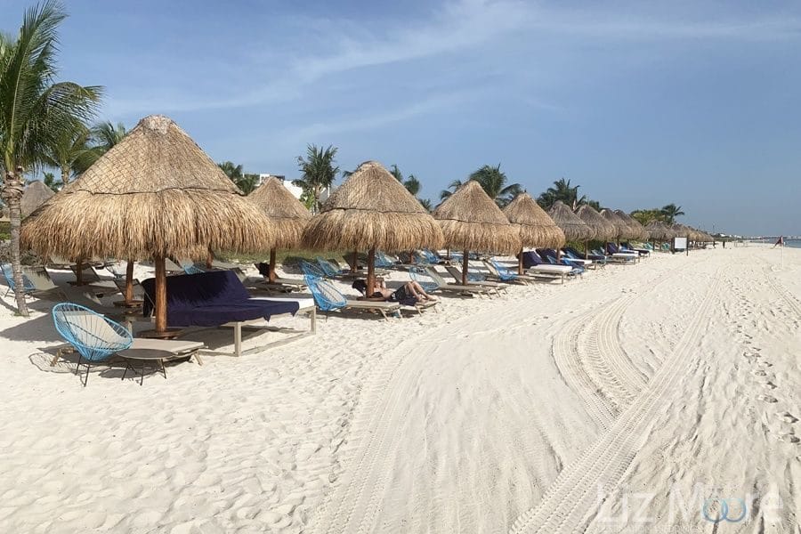 Excellence-Playa-Mujeres-beach-cabana-area.jpg