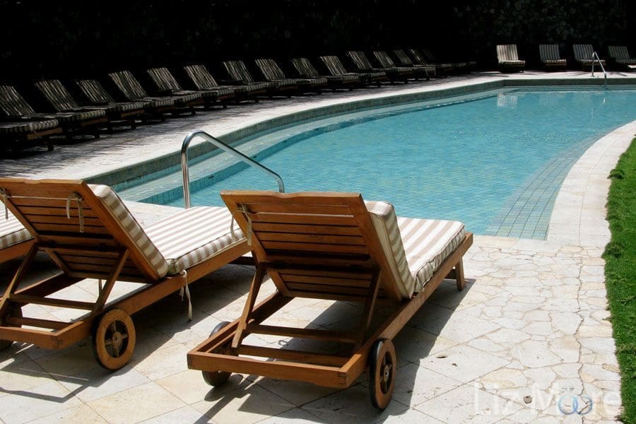 Four-Seasons-Costa-Rica-Papagayo-pool-loungers.jpg