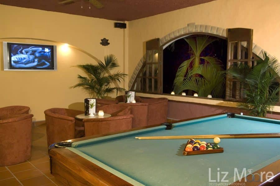 Hotel-Parador-Resort-Spa-pool-table.jpg