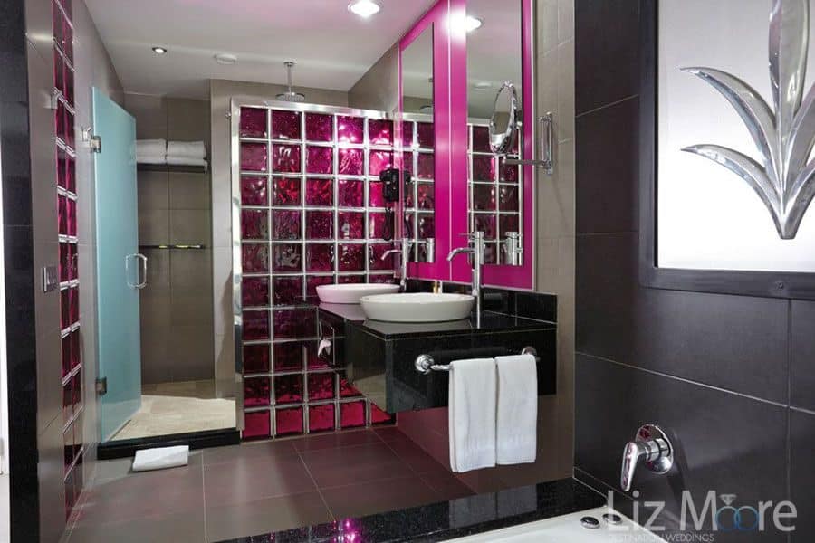 Hotel-Riu-Palace-bedroom-bathroom.jpg