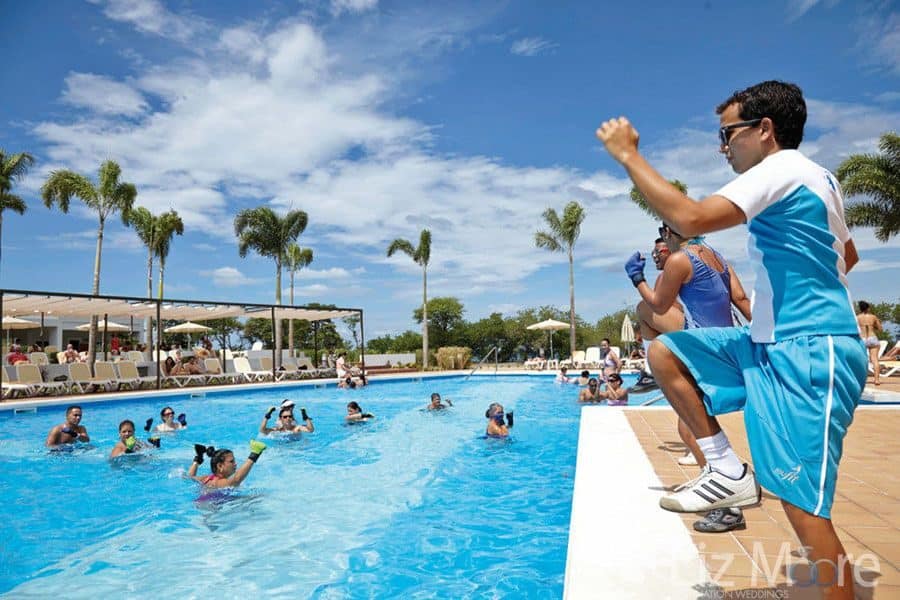 Hotel-Riu-Palace-pool-activities.jpg