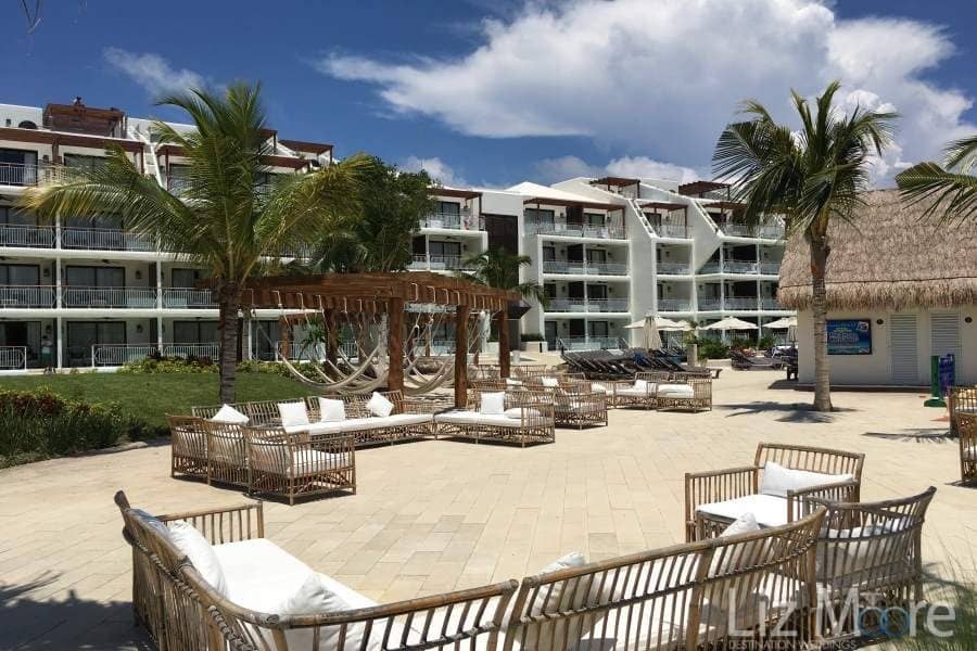 Oceans-Paradise-Riviera-Maya-Lounge-Area.jpg