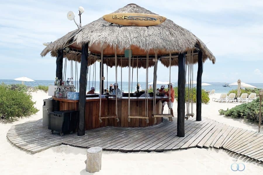 Secrets-Playa-Mujeres-Golf-And-Spa-beach-bar.jpg