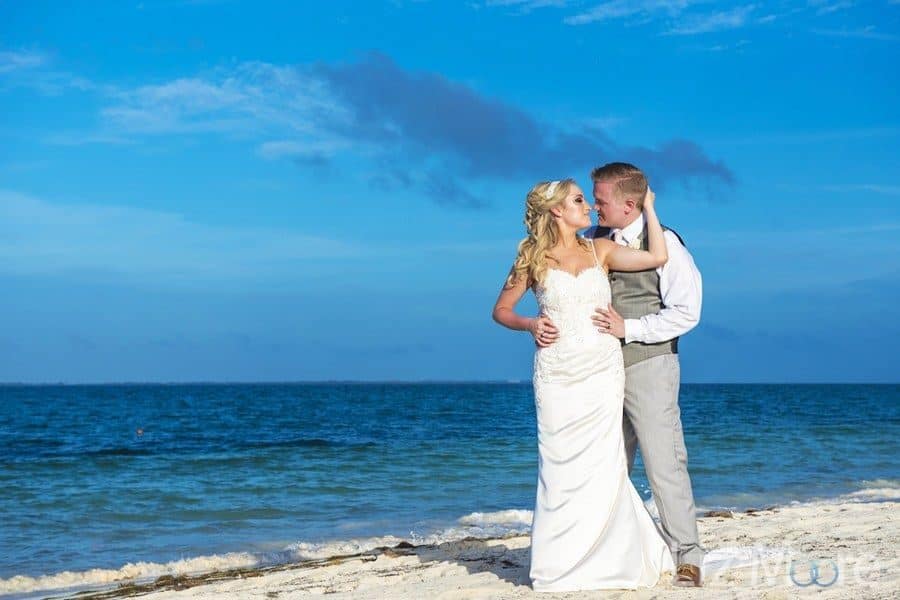 Secrets-Playa-Mujeres-Golf-And-Spa-beach-wedding-couple.jpg